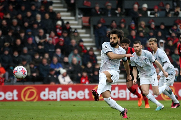 Salah khiến Liverpool lần nữa trở thành Robinhood của giải Ngoại Hạng