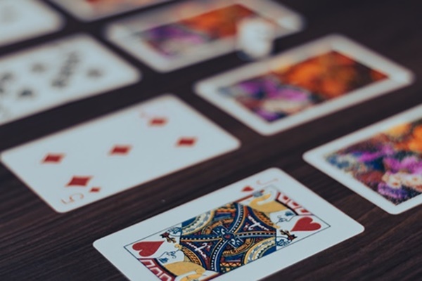 Phán đoán bài đối thủ trong Poker liệu có phải việc dễ dàng?