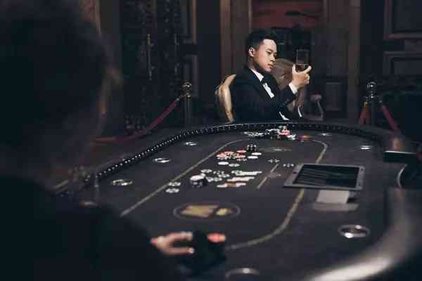 4 PHONG CÁCH POKER PHỔ BIẾN