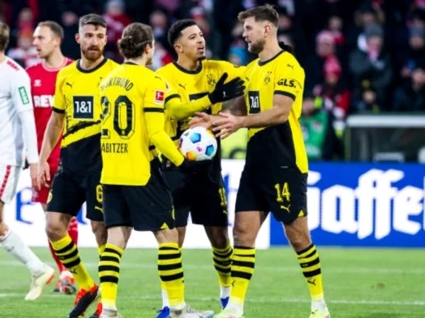 Vừa trở lại Dortmund, Sancho xung đột với đồng đội vì Penalty