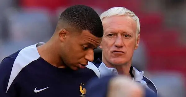 Deschamps tước băng đội trưởng của Kylian Mbappe – Tuyển Pháp lục đục?