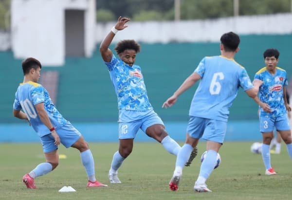 Đội tuyển Việt Nam có đủ lực lượng mạnh nhất để đối đầu tuyển Lào không?