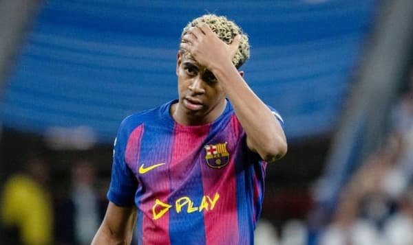 Áp lực nào khiến Lamine Yamal trở thành tâm điểm chỉ trích khi mới 18 tuổi?