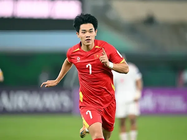 Đình Bắc đã vượt qua chấn thương để tỏa sáng như thế nào trước UAE?