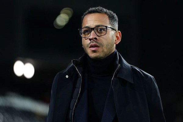 Liam Rosenior đã lập kỷ lục gì trong ngày ra mắt Chelsea?