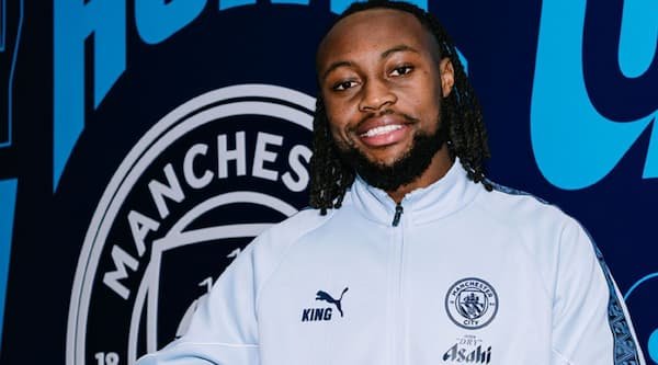 Ngoại hạng Anh có đang tự tạo bong bóng chuyển nhượng?