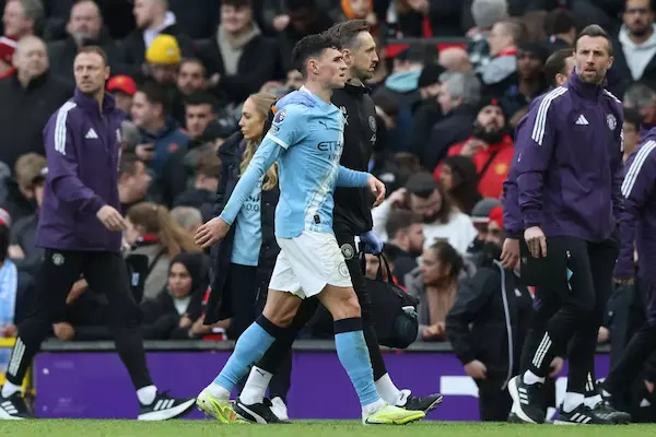 Pep Guardiola nói gì về nghi vấn Phil Foden bị gãy tay?