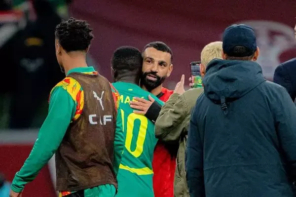 Sadio Mane nói gì về Mo Salah sau trận thư hùng tại bán kết AFCON?